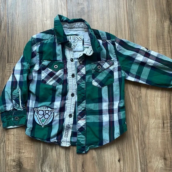 Guess flannel button up - Picture 1 of 4